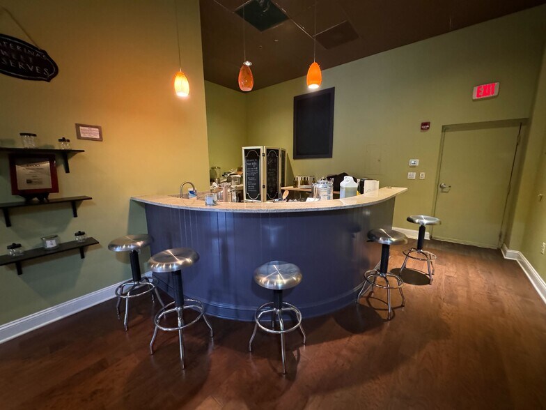 More Photos Of 7601-7615 Fordson Rd, Alexandria Storefront For Lease