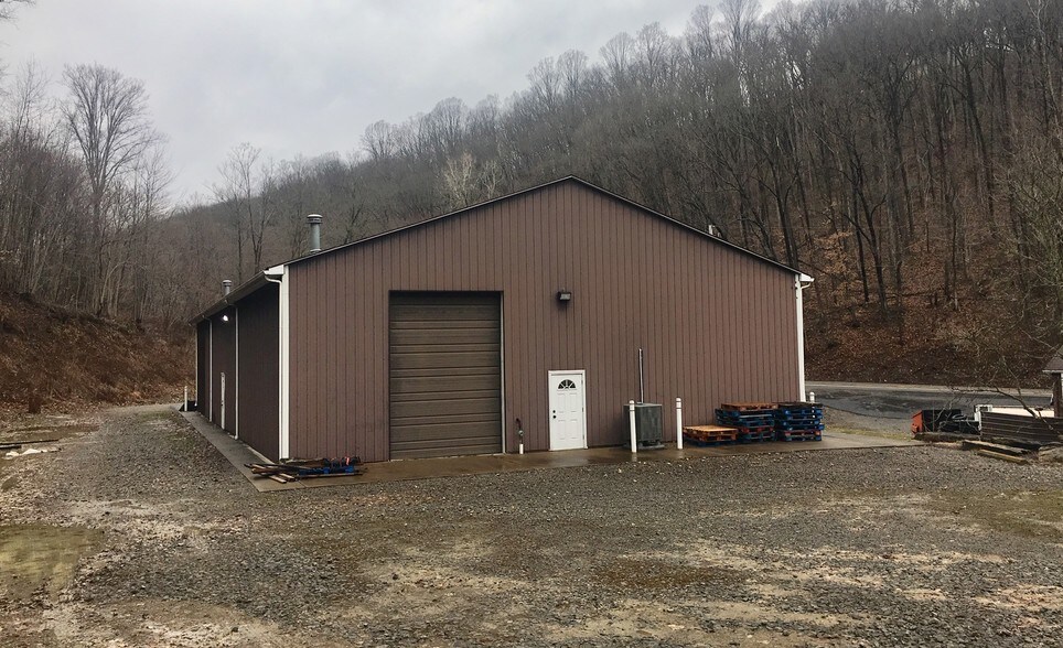 More Photos Of 903 Constitution Blvd, Beaver Falls Office For Lease