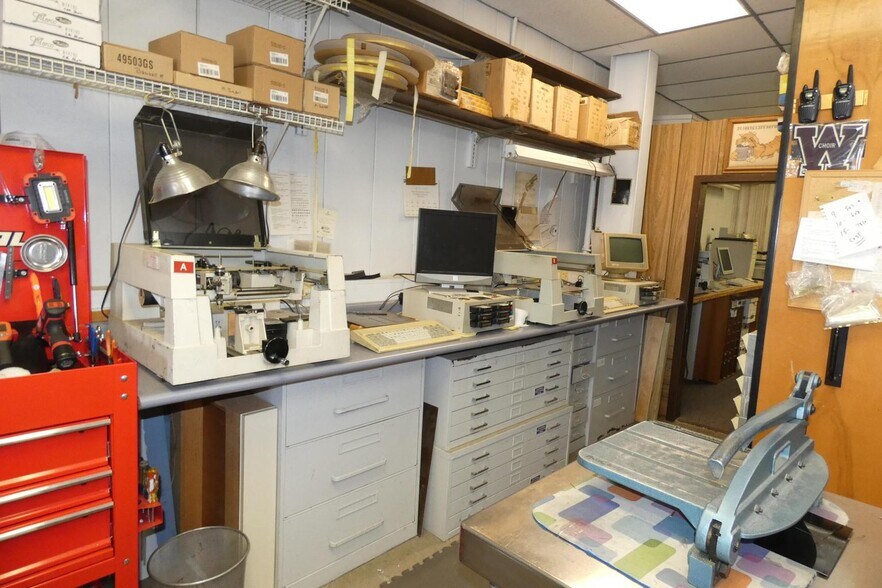 More Photos Of 2410 S Cleveland Ave, Saint Joseph Flex For Sale