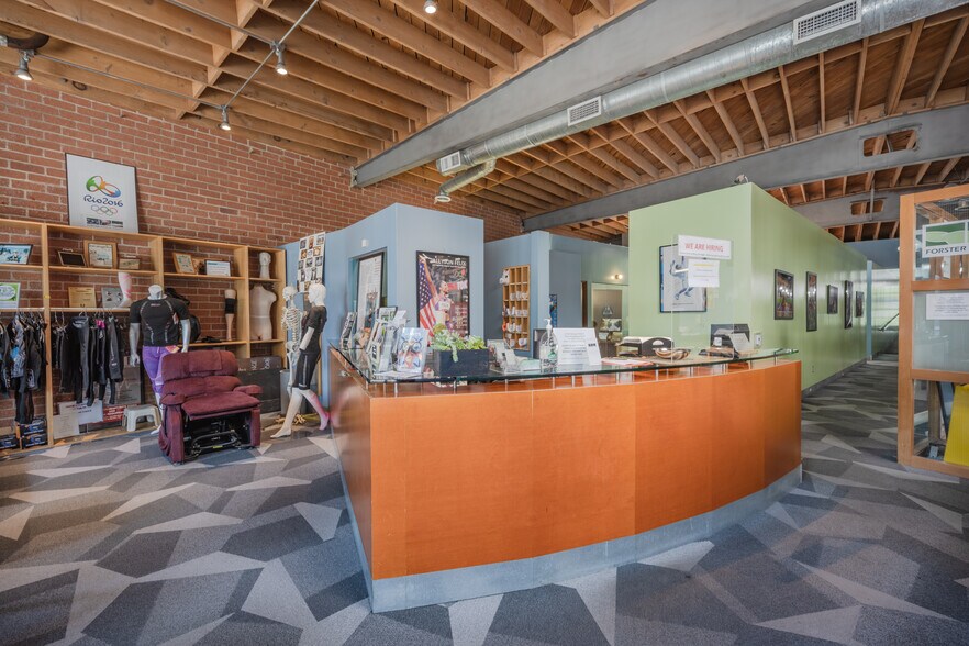 More Photos Of 427 Wilshire Blvd, Santa Monica Storefront For Sale