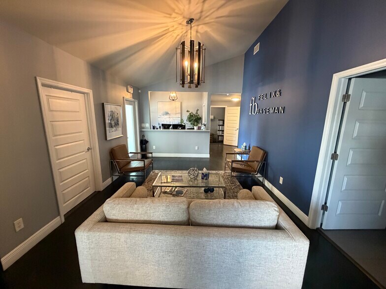 More Photos Of 3714 W Horatio St, Tampa Office For Sale