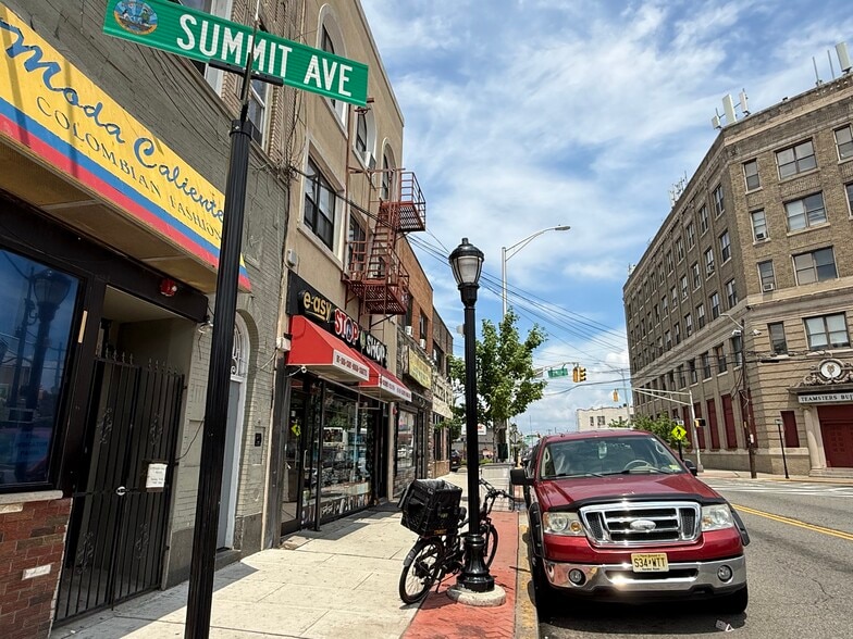 More Photos Of 615 Summit Ave, Union City Apartments For Sale