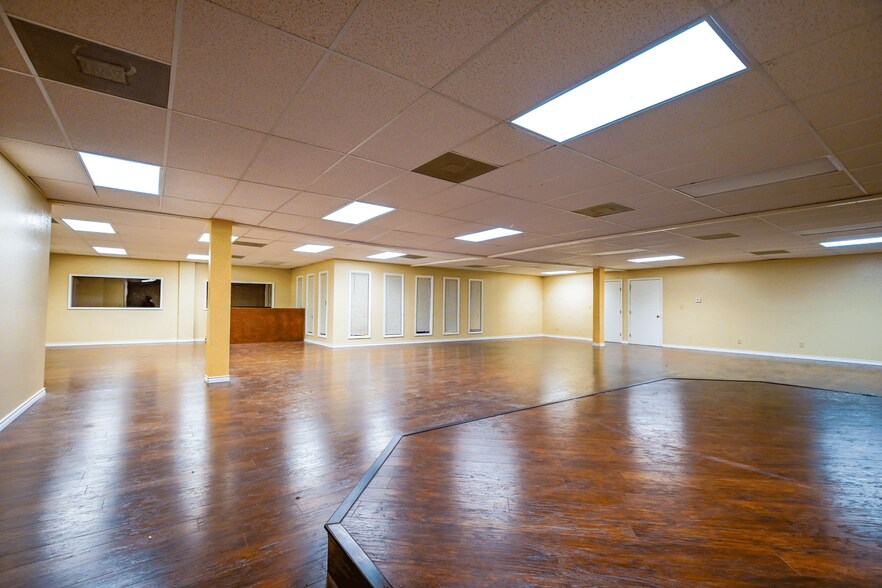 More Photos Of 3603 Fredericksburg Rd, San Antonio Storefront For Sale