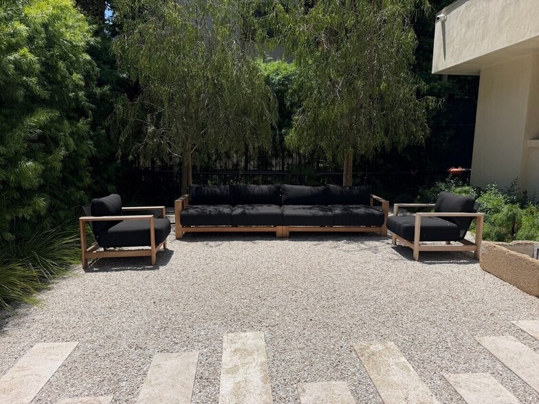 More Photos Of 145 S Rodeo Dr, Beverly Hills Storefront Retail Office For Lease