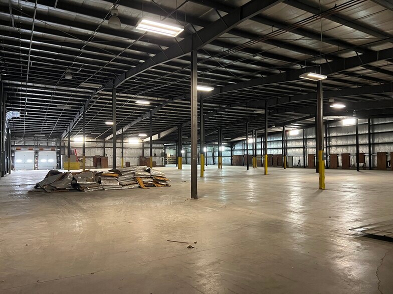 More Photos Of 1005 S Perkins St, Appleton Warehouse For Lease