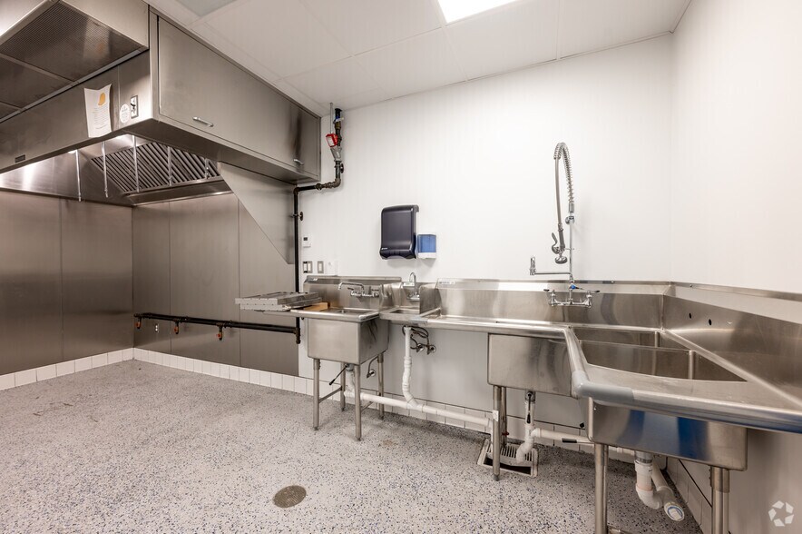 More Photos Of 1021 N Pennsylvania St, Indianapolis Freestanding For Lease