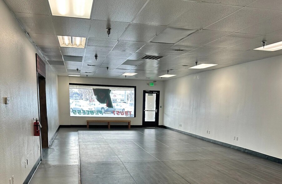 More Photos Of 3335-3387 N Five Mile Rd, Boise General Retail For Sale