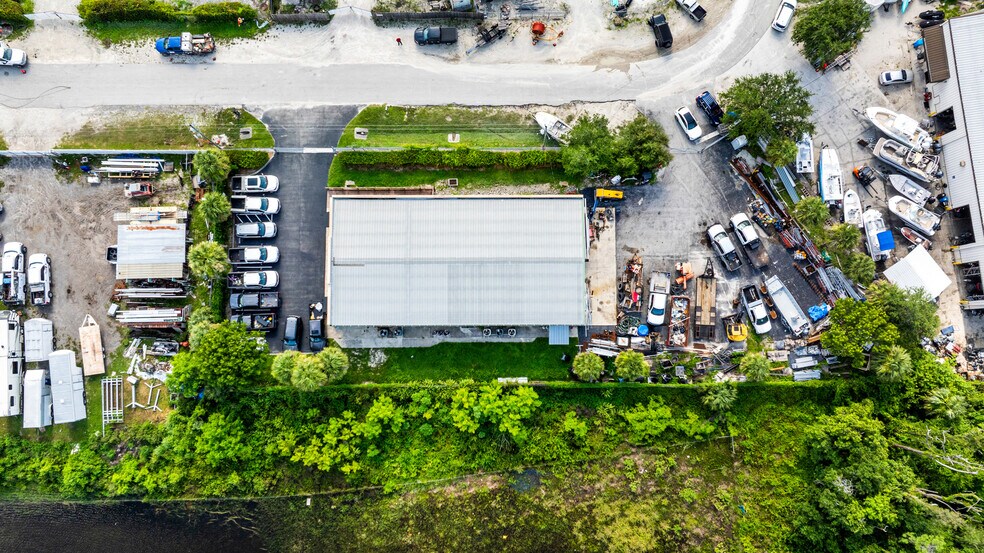 More Photos Of 17520 Rockefeller Cir, Fort Myers Warehouse For Sale