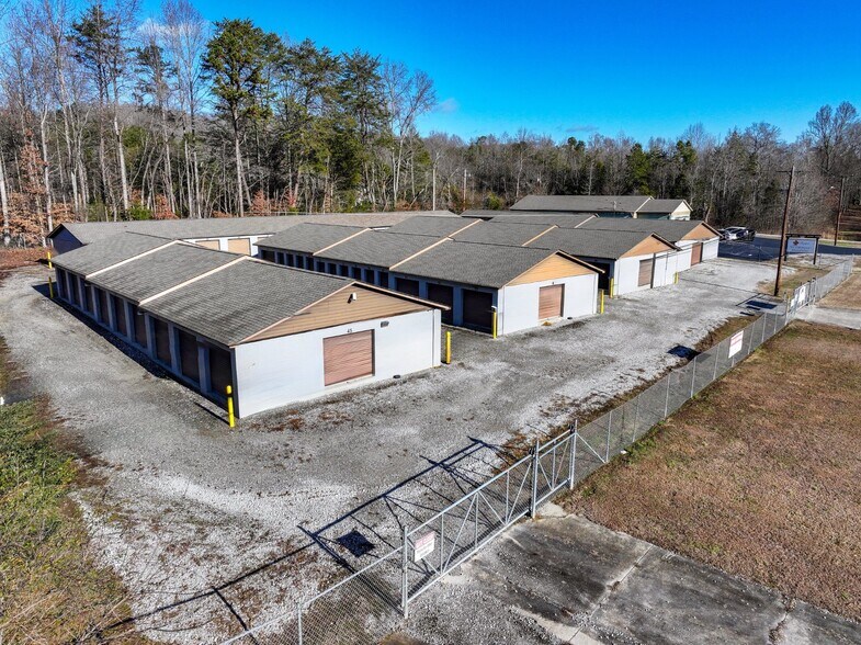 More Photos Of 3010 Roane State hwy, Harriman Self Storage For Sale