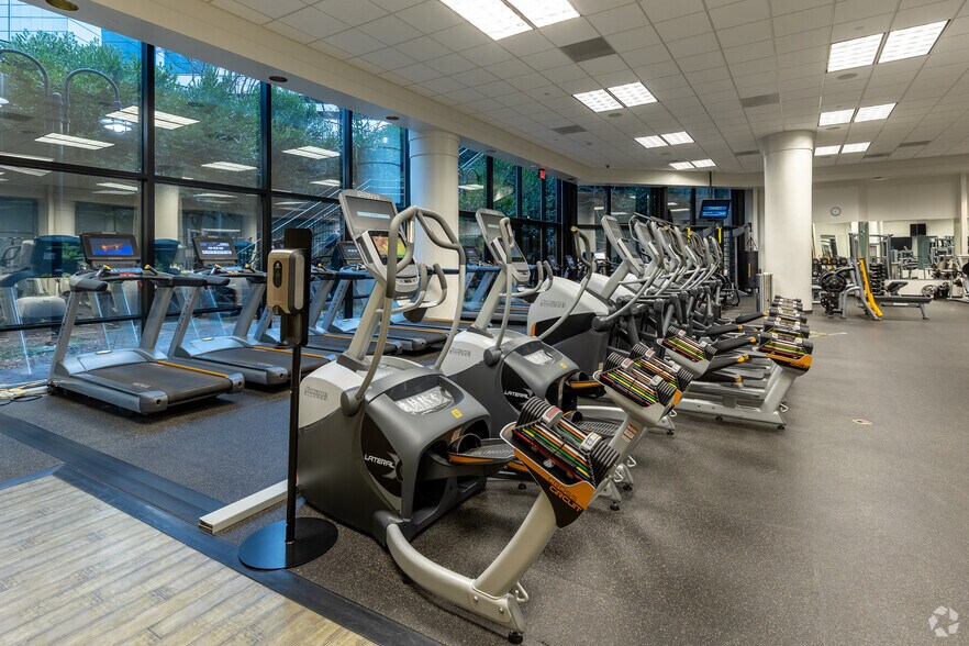 More Photos Of 3333 Peachtree Rd Ne, Atlanta Office For Sale