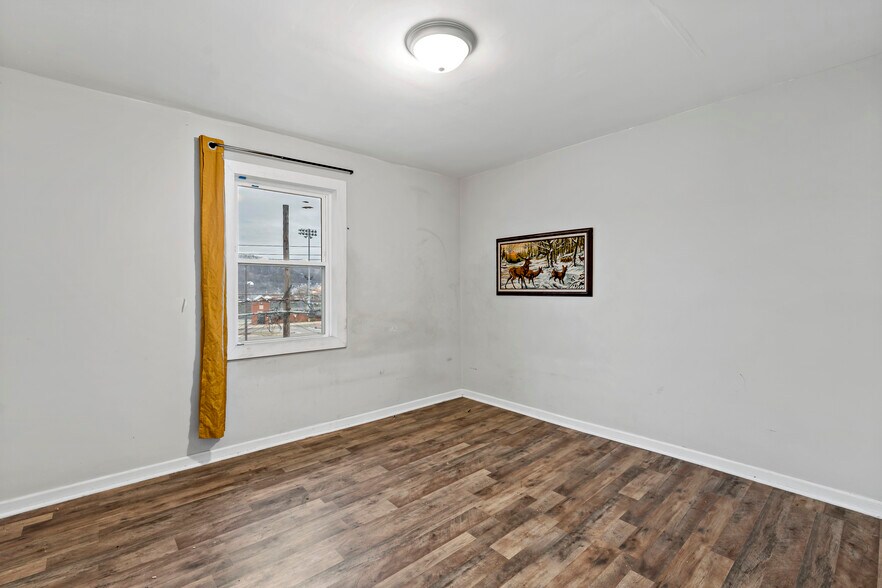 More Photos Of 848 Duss Ave, Ambridge Storefront Retail Residential For Sale