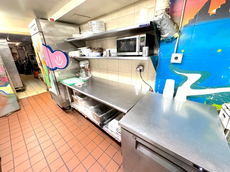 More Photos Of 128 Metropolitan Ave, Brooklyn Restaurant For Lease