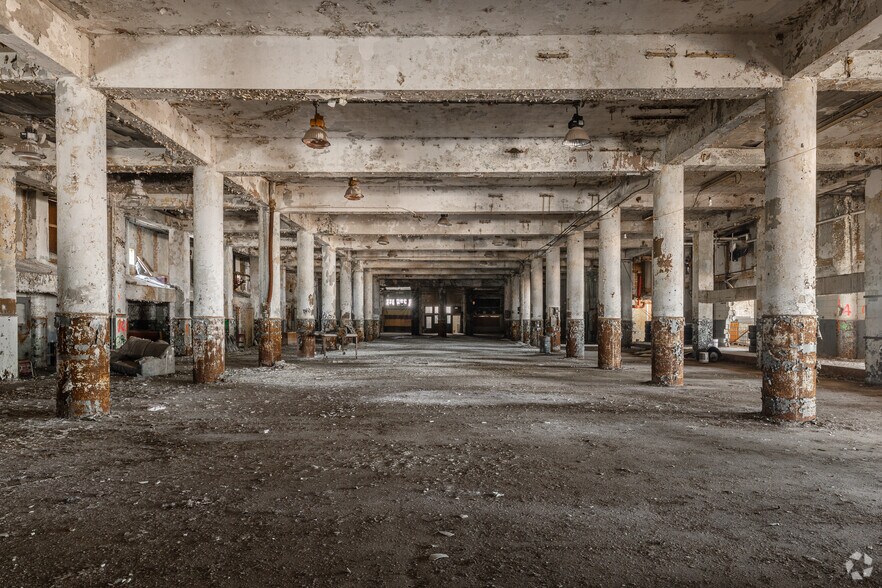 More Photos Of 40 E Garfield Blvd, Chicago Flex For Sale