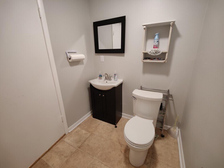 More Photos Of 106 E 5th Ave, Mount Dora Storefront Retail Office For Lease