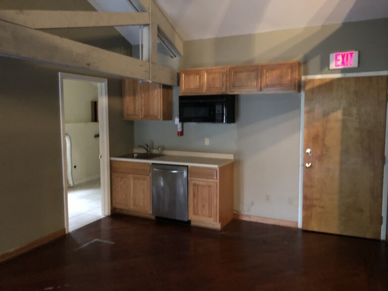 More Photos Of 178 Main Rd, Montville Flex For Lease