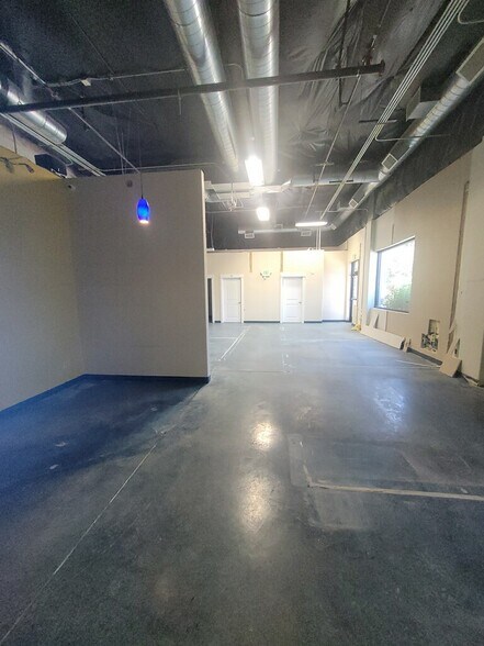More Photos Of 1012 SE Cleveland Ave, Bend Storefront Retail Office For Lease