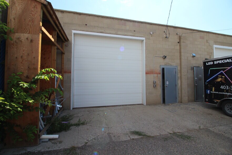 Primary Photo Of 242 12B St N, Lethbridge Warehouse For Sale