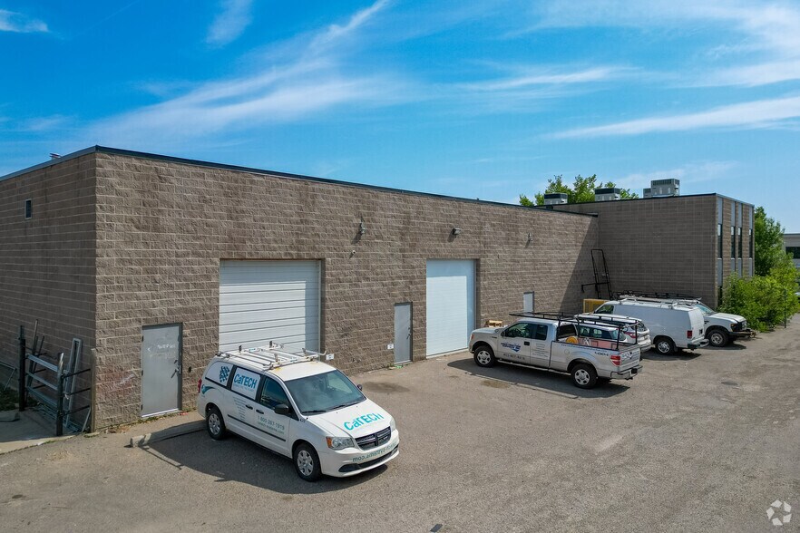 More Photos Of 3605 29th St NE, Calgary Warehouse For Lease