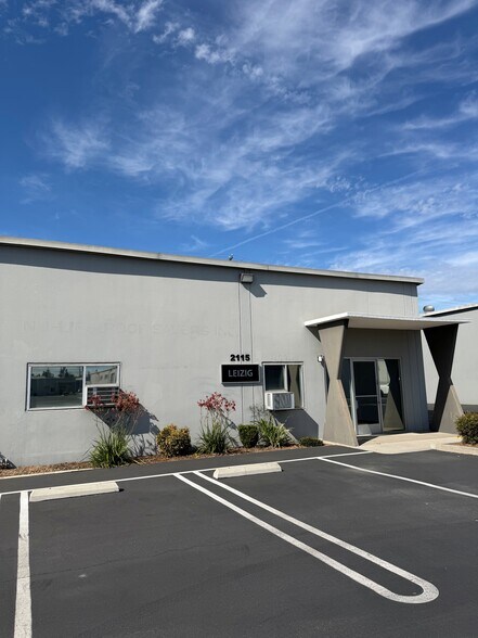 Primary Photo Of 2101-2115 S Grand Ave, Santa Ana Light Distribution For Lease