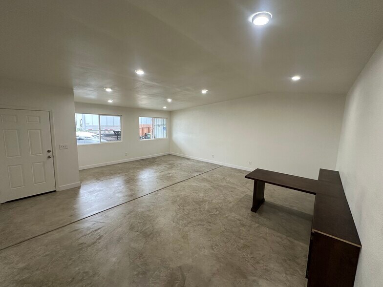 More Photos Of 10150 Mingo Rd, Galt Warehouse For Lease