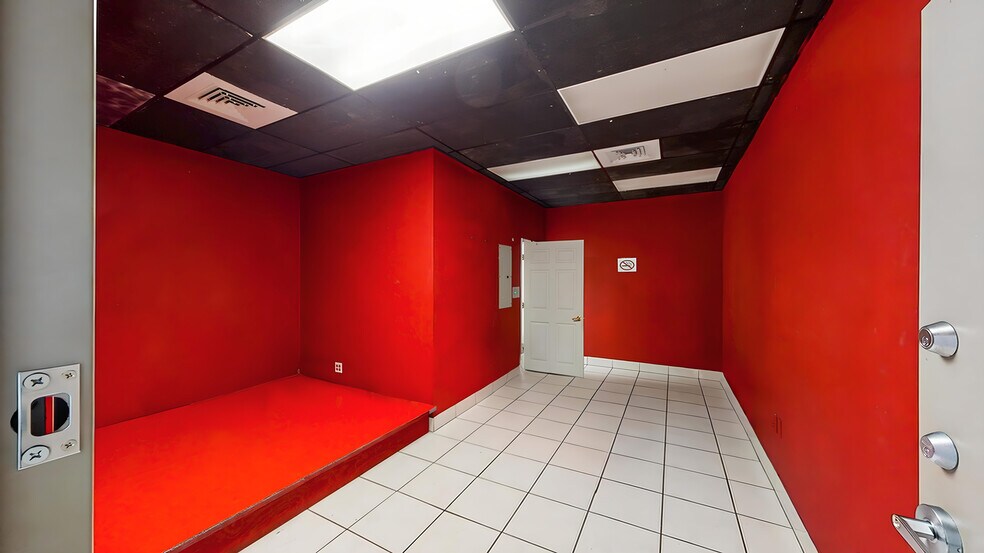 More Photos Of 27330 S Dixie Hwy, Homestead Storefront Retail Office For Sale