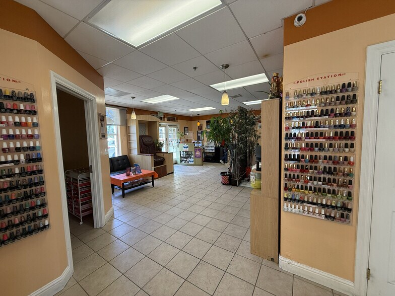 More Photos Of 9030 Windsor Rd, Windsor General Retail For Sale