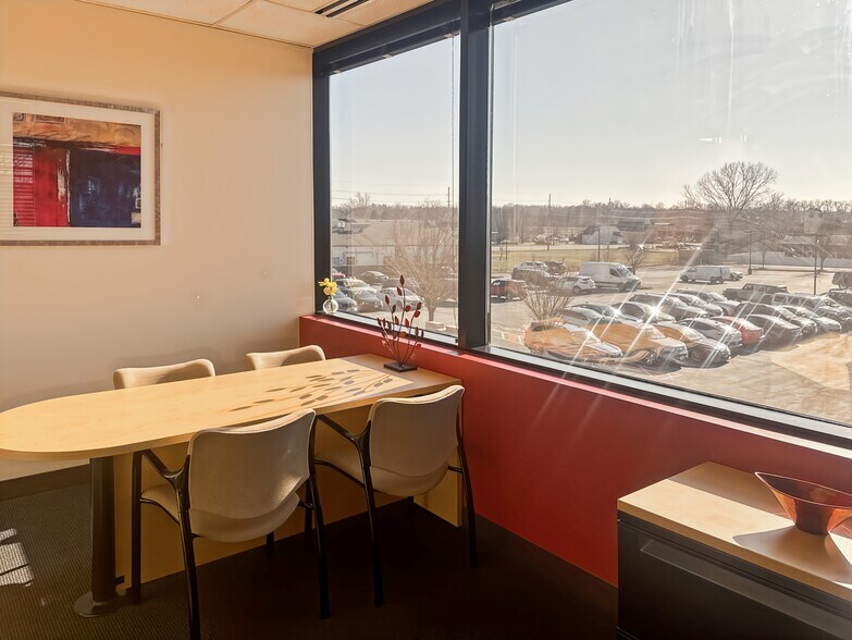 More Photos Of 100 Chesterfield Business Pky, Chesterfield Coworking Space