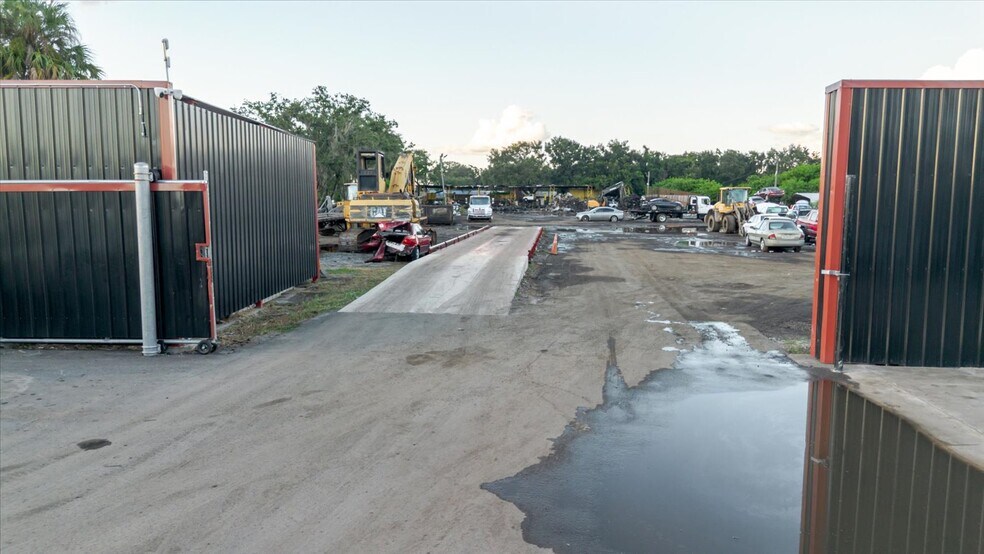 More Photos Of 5404 24th Ave S, Tampa Auto Salvage Facility For Sale