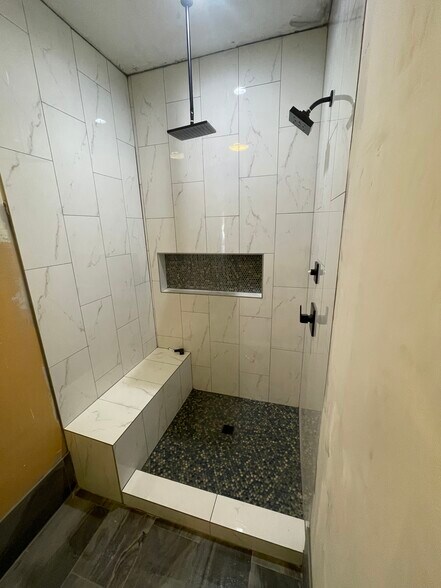 More Photos Of 304 S Lockwood Dr, Houston Storefront Retail Office For Lease