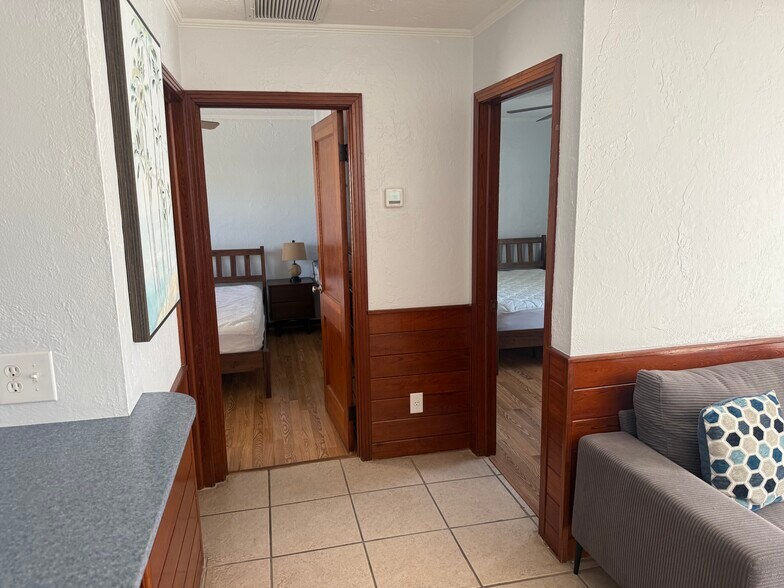 More Photos Of 202 Crescent St, Fort Myers Beach Specialty For Lease