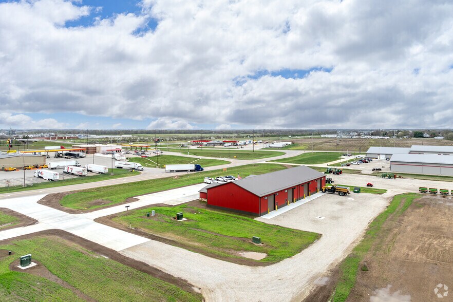 More Photos Of 25816 Duroc St, Circleville Flex For Sale