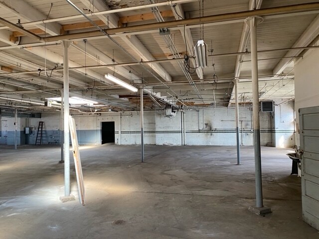 More Photos Of 5041-5047 N Western Ave, Chicago Flex For Lease