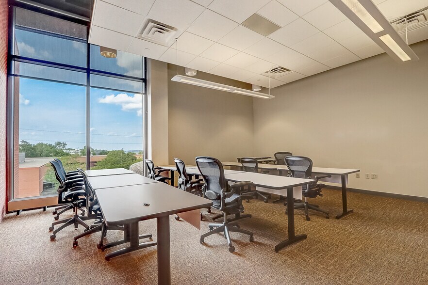 More Photos Of 450 Coyier Ln, Madison Office For Lease
