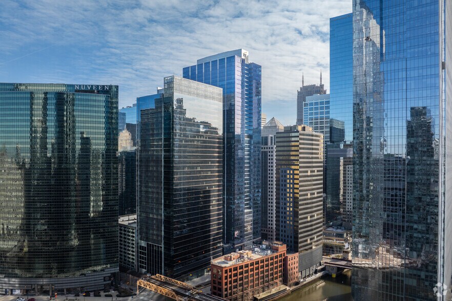 More Photos Of 155 N Wacker Dr, Chicago Coworking Space
