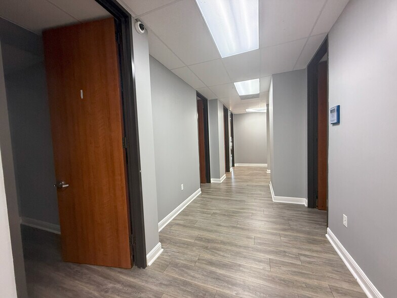 More Photos Of 4802 S Sam Houston Pky, Houston Unknown For Lease