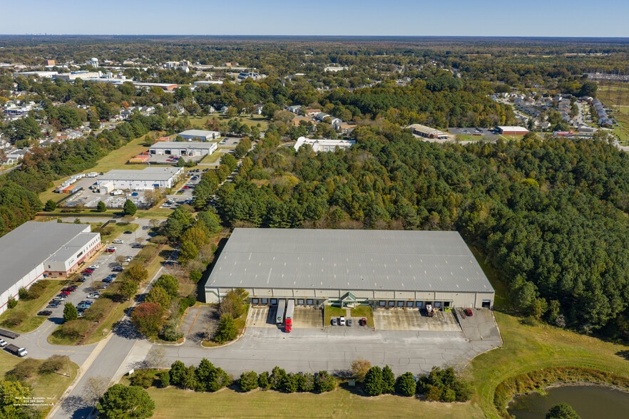 More Photos Of 1005 Obici Industrial Blvd, Suffolk Warehouse For Lease
