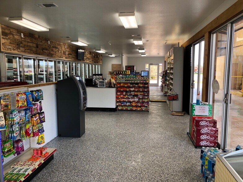 More Photos Of 3999 Hwy 16 South, Bandera Freestanding For Sale