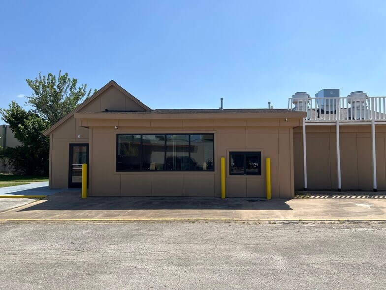 More Photos Of 7810 Bellfort Rd, Houston Restaurant For Sale