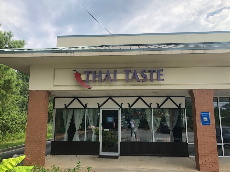 More Photos Of 1009 Athens Hwy, Loganville Storefront For Sale