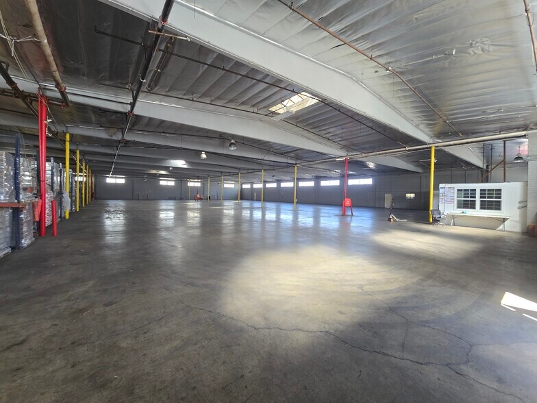 More Photos Of 2001-2015 Saybrook Ave, Commerce Warehouse For Lease