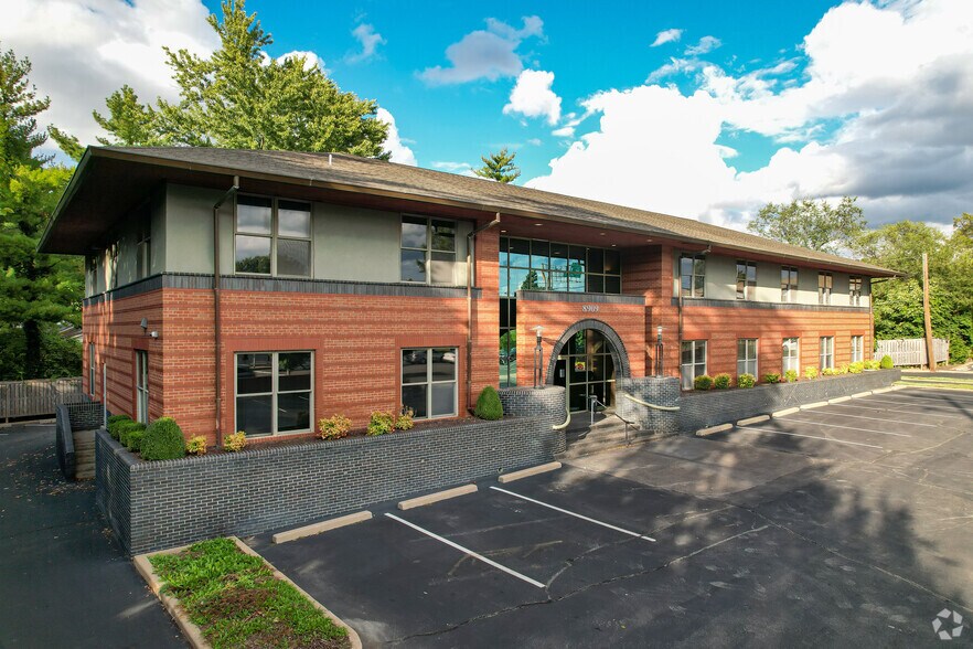 Primary Photo Of 8909 Ladue Rd, Saint Louis Office For Sale