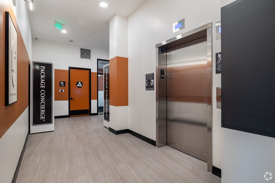 More Photos Of 988 S Manhattan Pl, Los Angeles Apartments For Lease