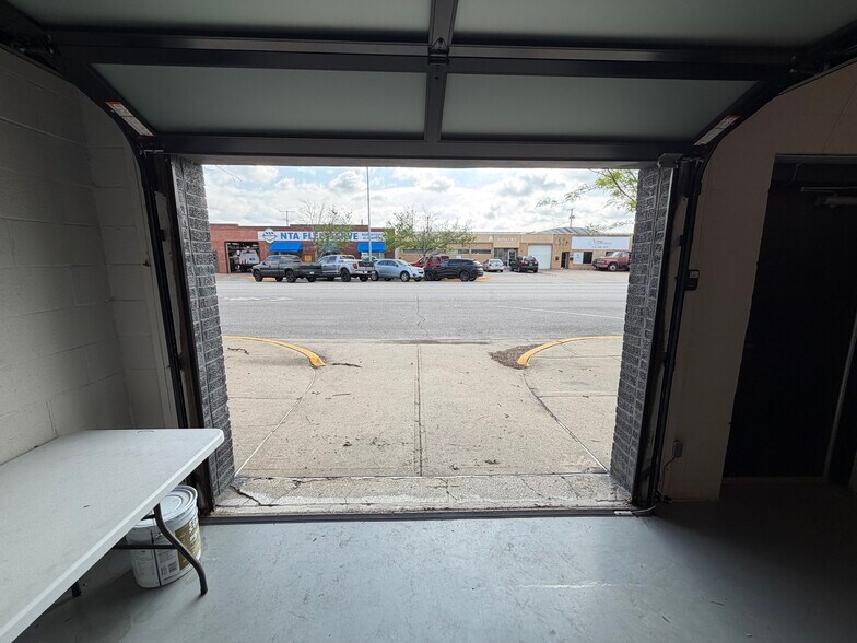 More Photos Of 1240 Swift Ave, North Kansas City Service For Sale