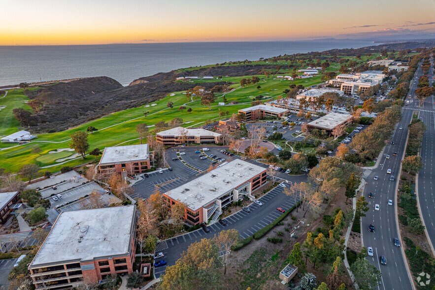 More Photos Of 3333 N Torrey Pines Ct, La Jolla Unknown For Lease