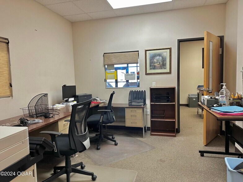More Photos Of 2702 Cunningham Ave, Joplin Medical For Lease