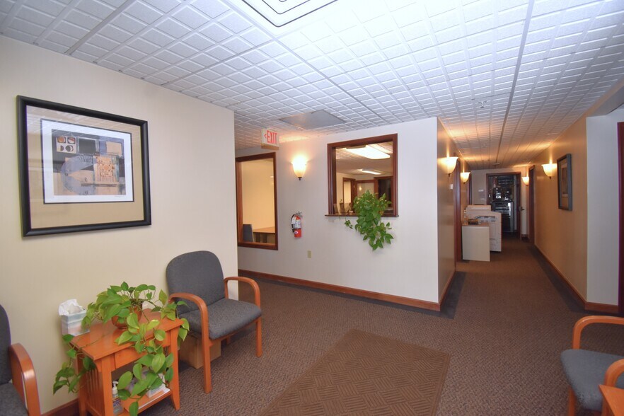 More Photos Of 972 Youngstown Kingsville Rd, Vienna Office For Sale
