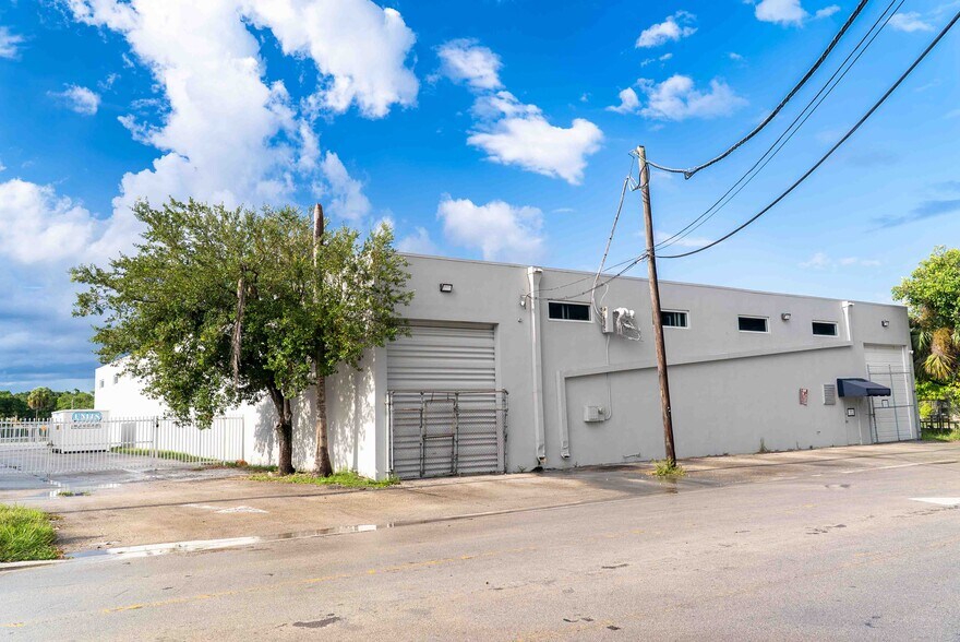 More Photos Of 500 W 84th St, Hialeah Warehouse For Sale