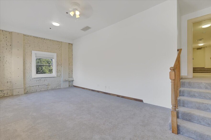 More Photos Of 900-906 2nd St, Sacramento Storefront For Lease