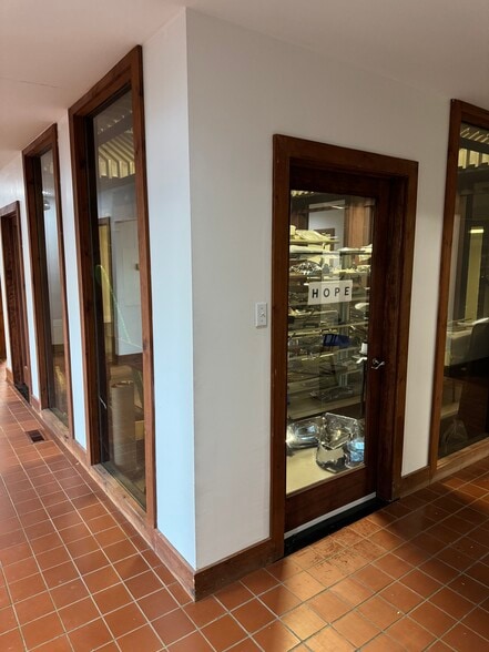 More Photos Of 111 Aiken St, Hope Light Distribution For Lease