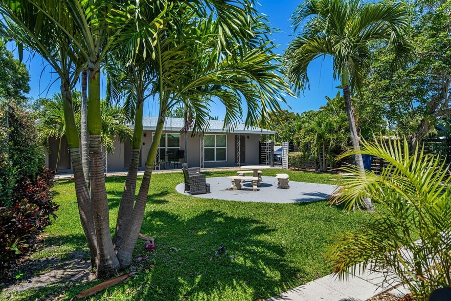 More Photos Of 2201 NE 14th Ave, Wilton Manors Apartments For Sale